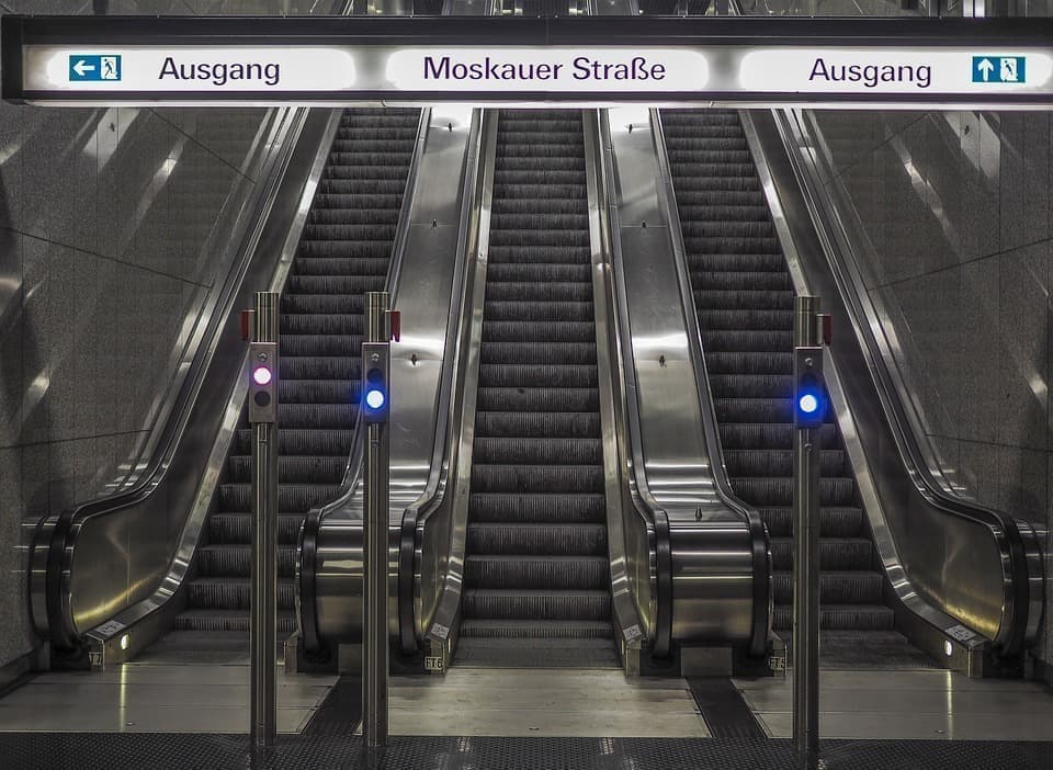 escalator-4752474_960_720.jpg